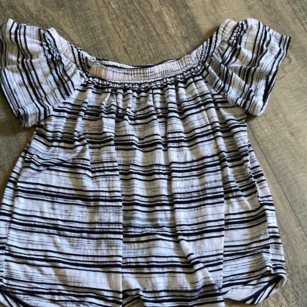 Wishful park off the shoulder size medium shirt